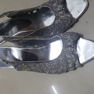 ❤❤❤Silver heels from kins